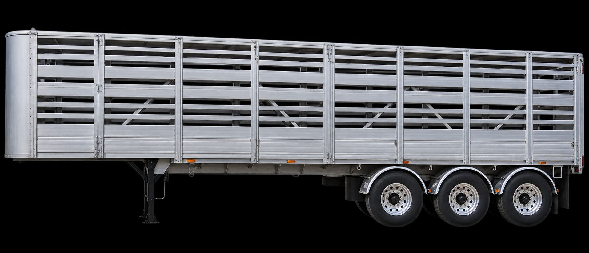 Livestock semitrailer with a ventilated body